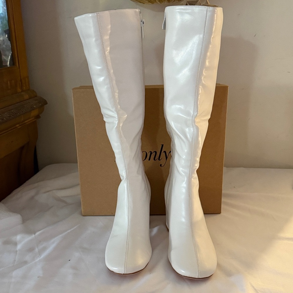 Elegant White Knee-High Boots with 2 1/2”block heel